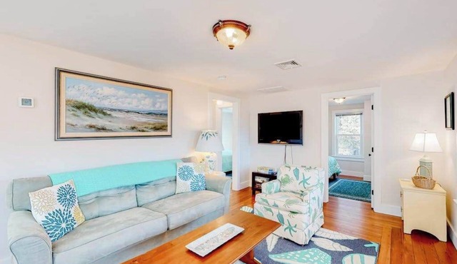 Inviting cottage with golf nearby, central AC, & full kitchen