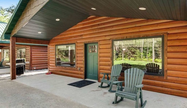 Inviting dog-friendly cabin with hot tub, fireplace, patio, grill, central AC, & W/D