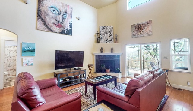 Inviting home with balcony, fireplace, full kitchen, & washer/dryer