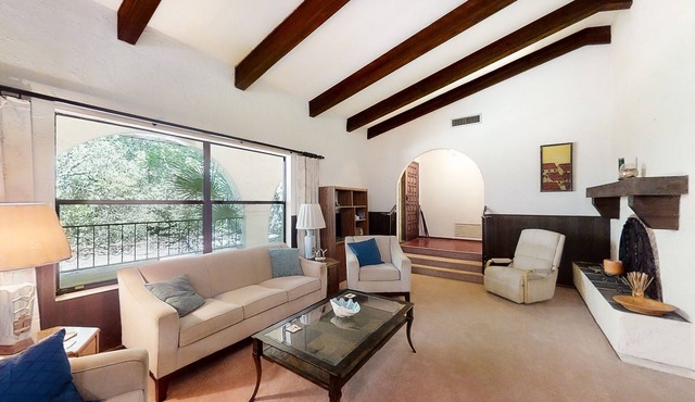 Inviting home with pool, patio, grill, full kitchen, central AC, & W/D