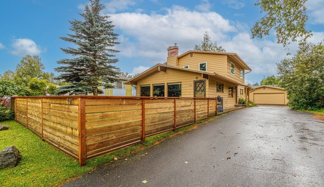 Inviting home with fireplace, natural light, full kitchen, W/D