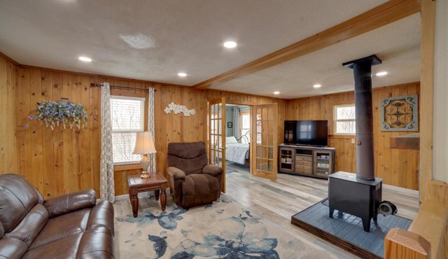 Inviting Missouri River Vacation Rental: 2 Mi Away