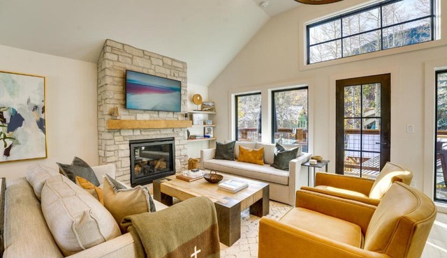Inviting & Renovated Home in Crested Butte!