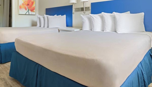 Inviting Space w/2 Queens Near Icon Park - Ideal for Families + Free Breakfast