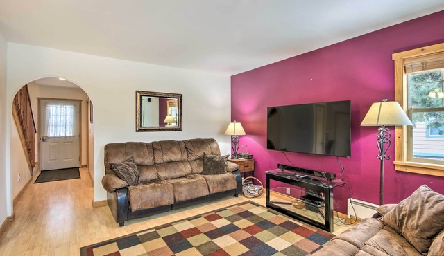 Inviting Townhome: 30 Mi to Yellowstone NP!