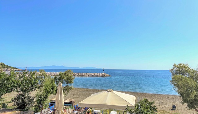 Inviting vacation apartment in the immediate vicinity of the Aegean Sea.