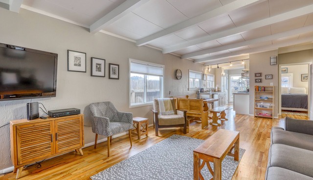 Inviting waterfront cottage w/deck featuring a BBQ, kayaks, and canal access