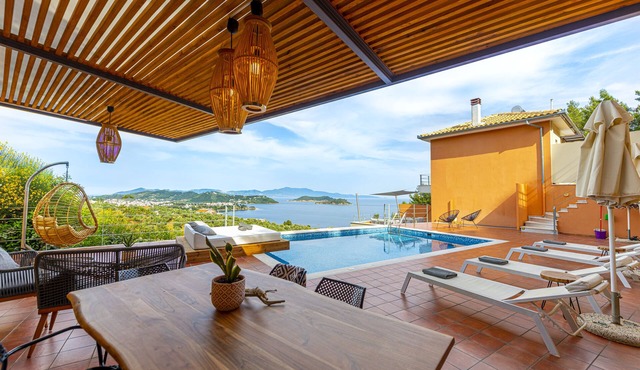 IO.DELUXE 2ΒR, 2 BTHR.VILLA WITH PRIVATE POOL AND STUNNING SEA VIEWS