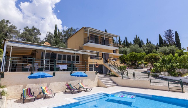 Ipsos Pool Apartments, Elena & Maria by Konnect