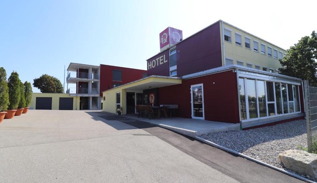 iQ-Hotel
