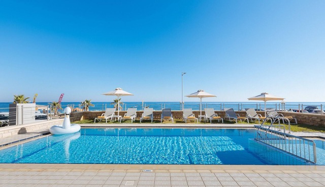 Irida beachfront Villa for 12 next to all amenities