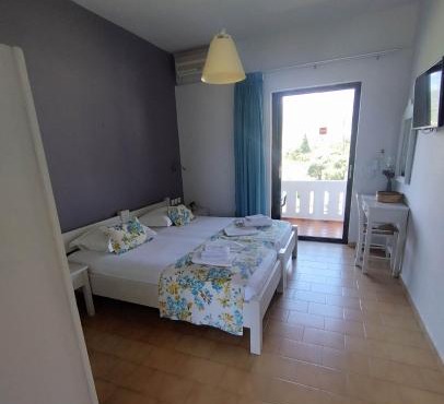 IRIDA Studios Hotel & Pool