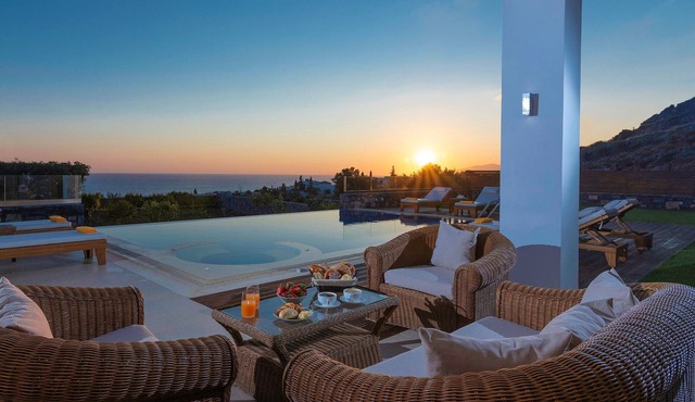 IRIDA VILLA in Hersonissos.Private Heated Pool, Incredible View, Next to the sea
