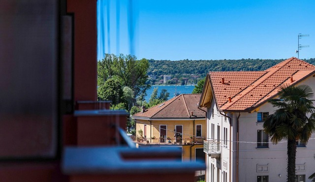 Iris Apartment Lago Maggiore with Lake View, Balconies, Air Conditioning & Wi-Fi