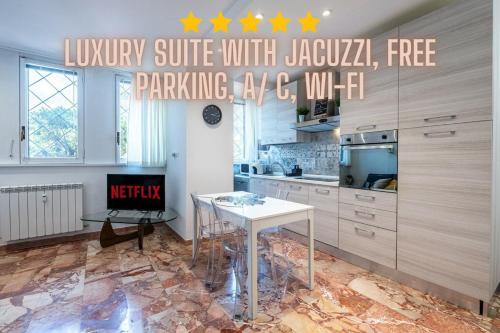 Iris Apartment with Jacuzzi - Easy City Access