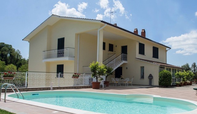 Iris - Holiday Home with Pool - Wi Fi - Air Conditioning