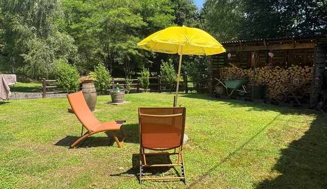 Iris House, Room with Garden surrounded by greenery 5 km from the lake