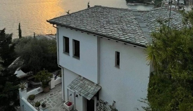 Iris Sea View Villa - Impeccable view only a 5 min walk from the nearest beach!