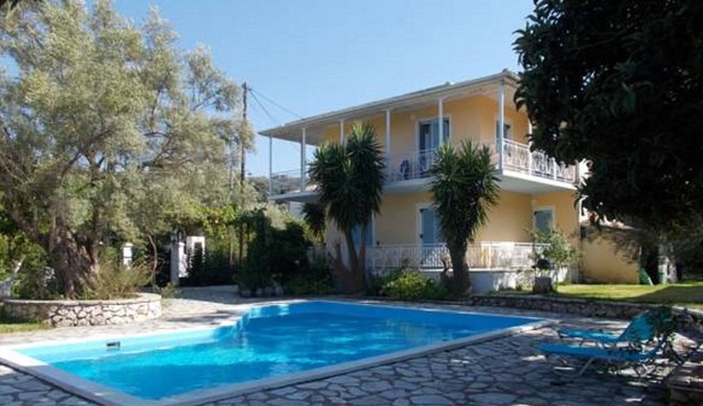 "IRIS" Villa with swimming pool