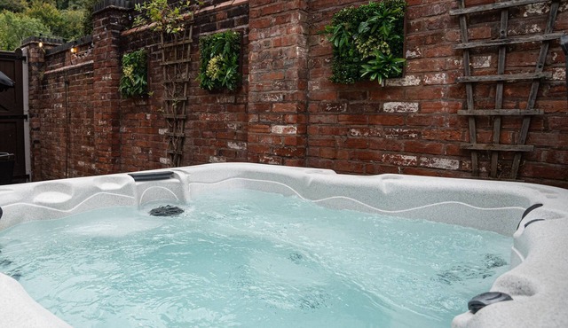 Ironbridge Riverside Hot Tub Retreat
