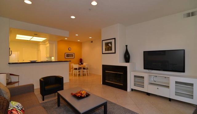 Irvine Resort Style 2 bedrooms/2 bathrooms furnished, 1 floor, attached garage