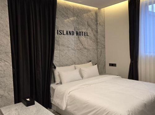 Island Hotel