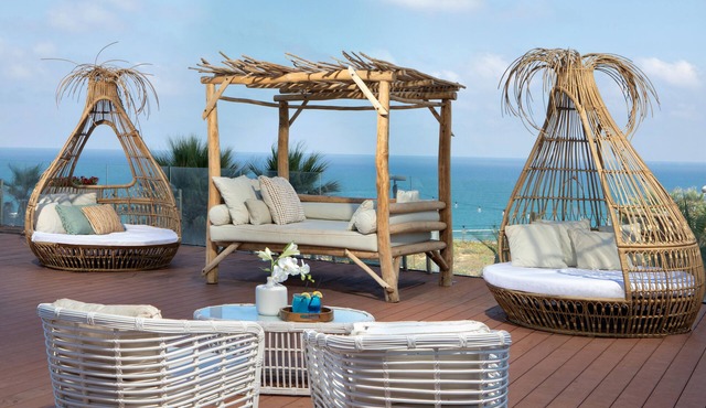 Island Luxurious Suites Hotel