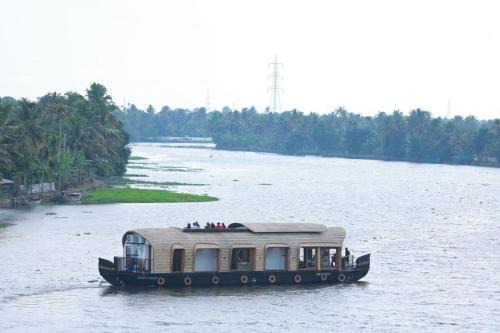 Island of Peace Houseboat