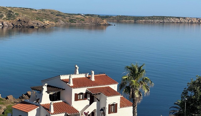 Island Paradise, peace and quiet with stunning views across to the lighthouse.
