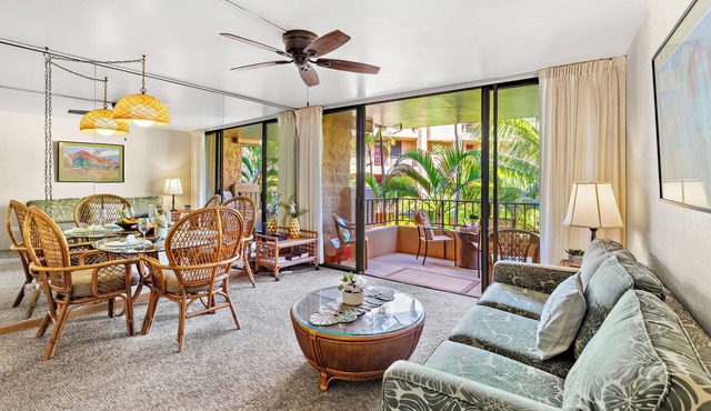 Island style decor with tropical garden view