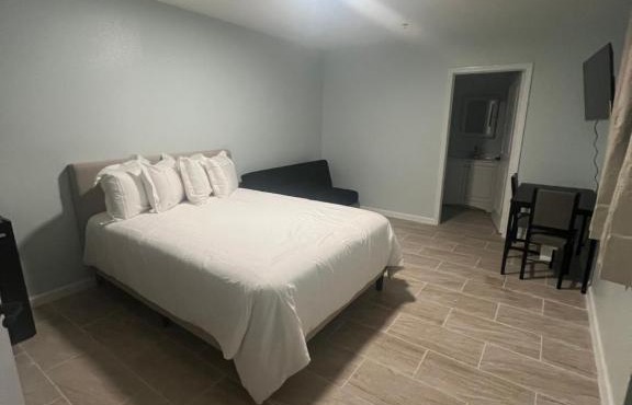 Islander Motel
