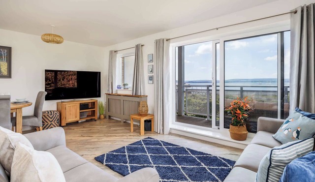 Isle View - Large Corner Balcony With Harbour Views