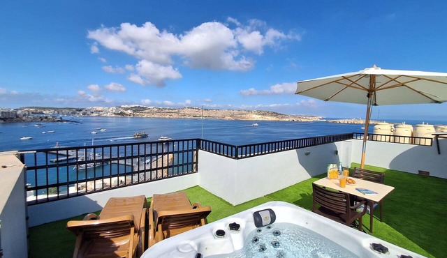 Islet Promenade Studio with Hot Tub and Sea View