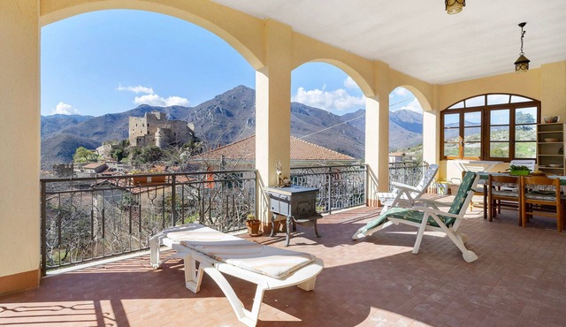 Apartment 'Panorama Medievale' with Mountain View, Private Terrace and Wi-Fi