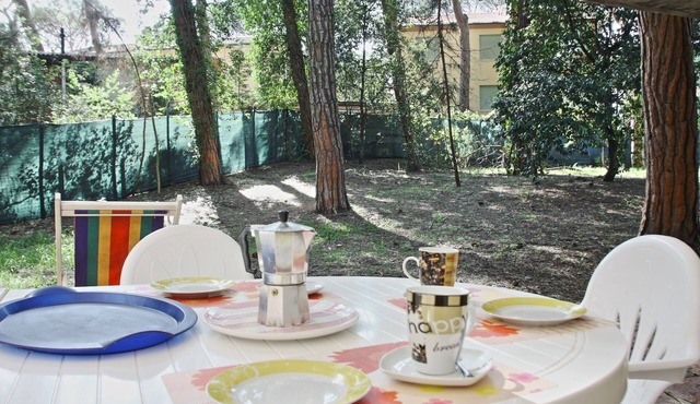 Semi-detached villa with garden