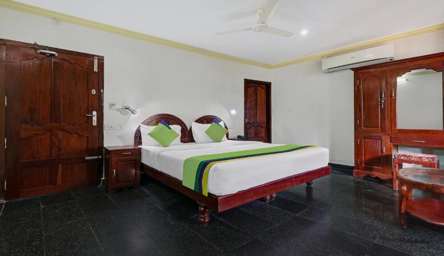 Itsy Hotels The Waters Edge Beach Resort