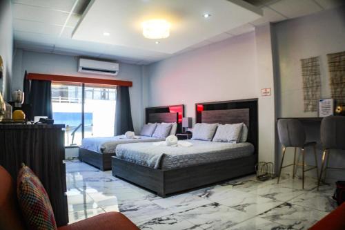 Itza-Bella Suites