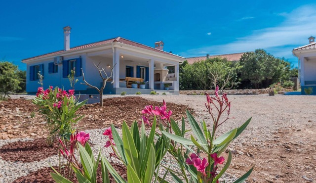 "Ivana" mit Blick auf das Wasser by Interhome