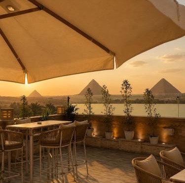 Ivory Pyramids View inn