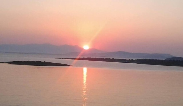 Izmir: Beachfront- seaside holiday villa from owner in Cesme ,Turkey.VILLA BANUHouse with garden