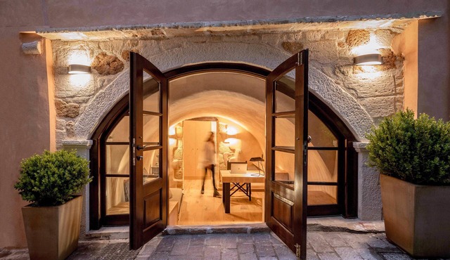 J&G Suites