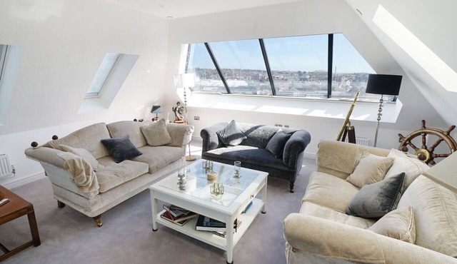 J House-Sleeps 12-4 Bath-Roof Terrace-Cowes Centre