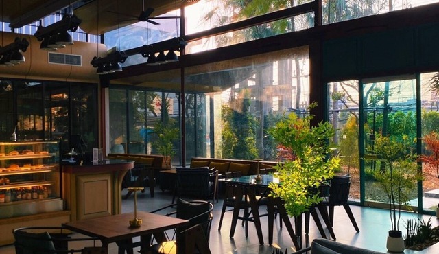 J Park Hotel