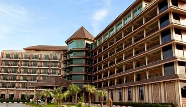 J & Y Lodge Hotel