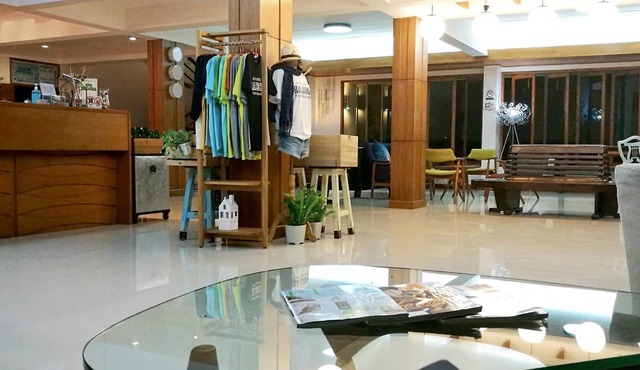 J2 Hotel