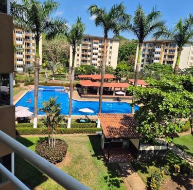 Jacó getaway, pool, beach and surf