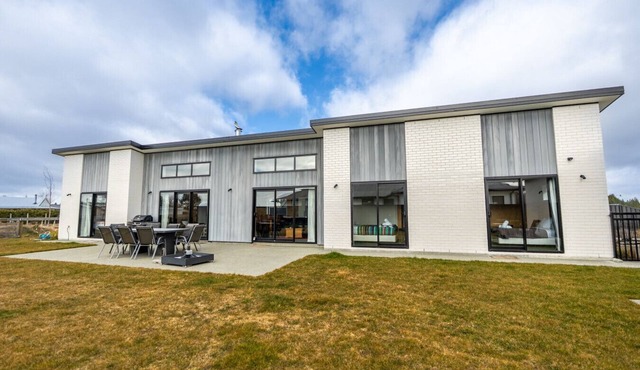 Jack Adamson Lodge, Twizel