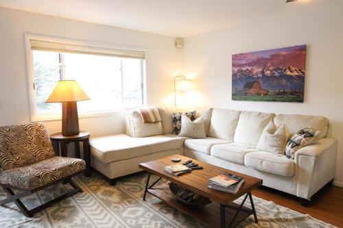 Jackson Luxe- Teton Views & Downtown Vibes townhouse