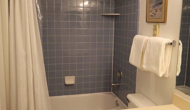 Jackson Luxe: Teton Views & Downtown Vibes 2 Bedroom Townhouse