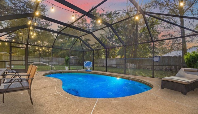 Jacksonville Family Oasis with Screened Heated Pool Sleeps 10